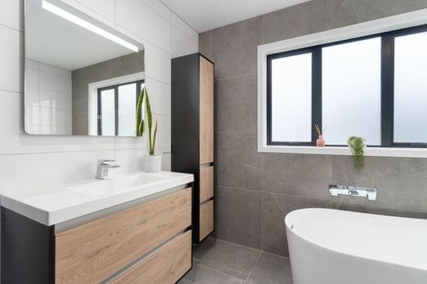 Photo of property in 7 Takahe Drive, Carterton, 5713