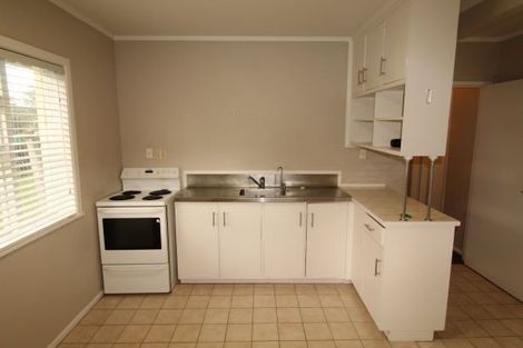 Photo of property in 47 Castleford Street, Green Bay, Auckland, 0604