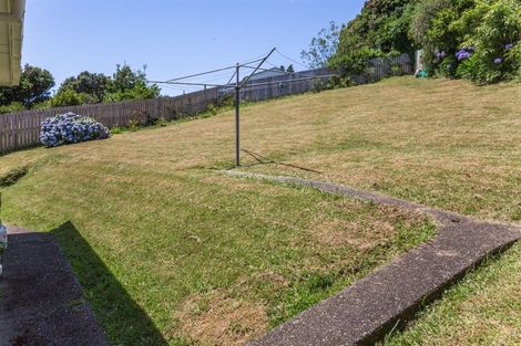 Photo of property in 9 Berkshire Grove, Cannons Creek, Porirua, 5024