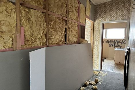 Photo of property in 95 Moorefield Road, Johnsonville, Wellington, 6037