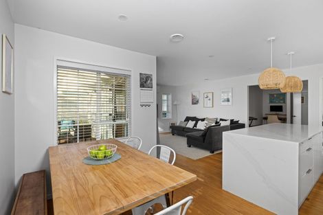 Photo of property in 40 Walton Street, Red Beach, 0932