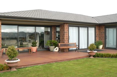 Photo of property in 17 Stony Hill Place, Grenada Village, Wellington, 6037