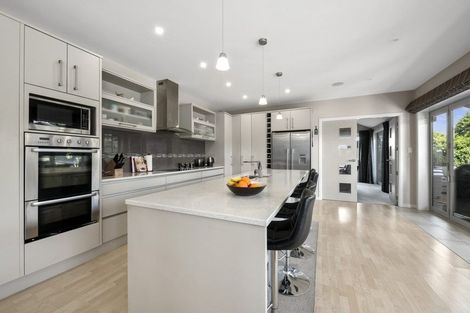 Photo of property in 42 Heretaunga Square, Silverstream, Upper Hutt, 5019