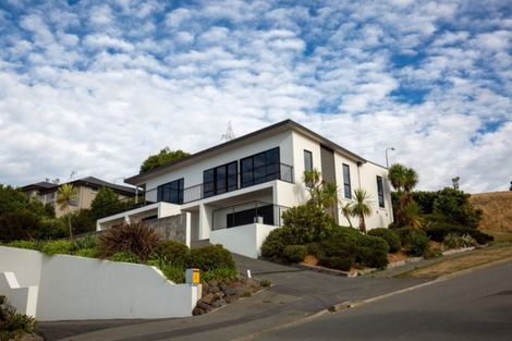 Photo of property in 2 Signal Hill Road, Mount Pleasant, Christchurch, 8081