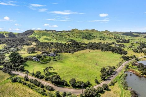 Photo of property in 487 Wilson Road, South Head, Helensville, 0874