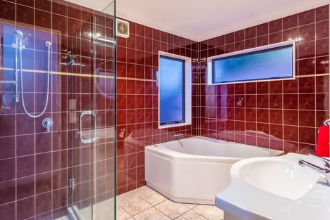 Photo of property in 36b Derwent Crescent, Titirangi, Auckland, 0604