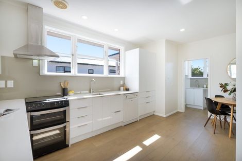 Photo of property in 32 Bracken Road, Paparangi, Wellington, 6037