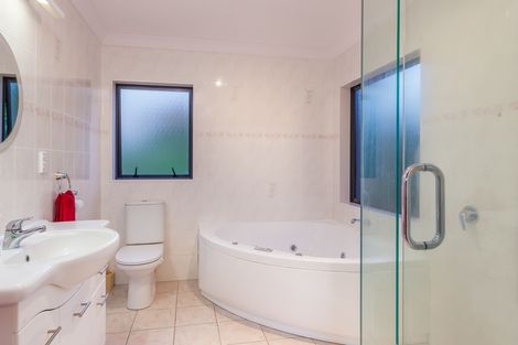 Photo of property in 36b Derwent Crescent, Titirangi, Auckland, 0604