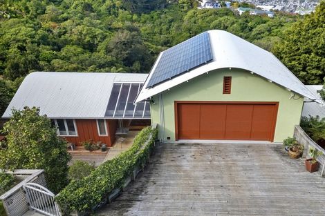 Photo of property in 12-12a Maungaraki Road, Korokoro, Lower Hutt, 5012