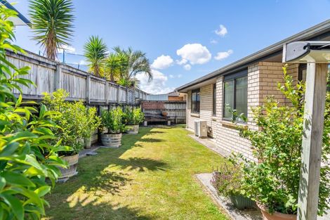 Photo of property in 4 Aragon Grove, Kingsley Heights, Upper Hutt, 5018