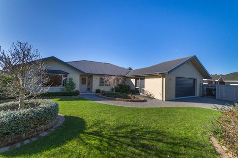Photo of property in 48 Cashmere Drive, Fitzherbert, Palmerston North, 4410