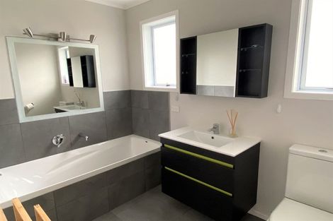 Photo of property in 9 Heaphy Street, Westown, New Plymouth, 4310