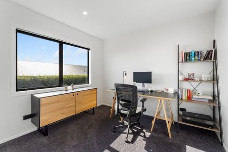 Photo of property in 10 Karearea Avenue, Waikanae, 5036