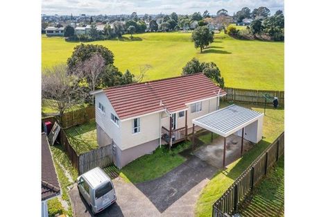 Photo of property in 2/6 Bundena Place, Clendon Park, Auckland, 2103