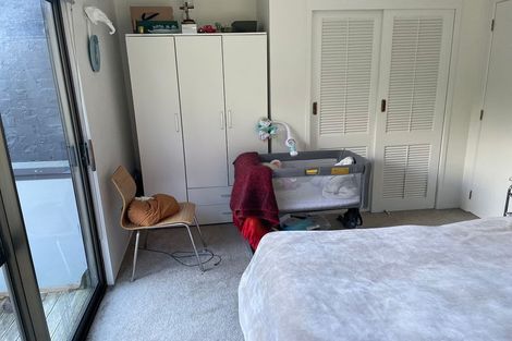 Photo of property in 42 Holyoake Place, Chatswood, Auckland, 0626