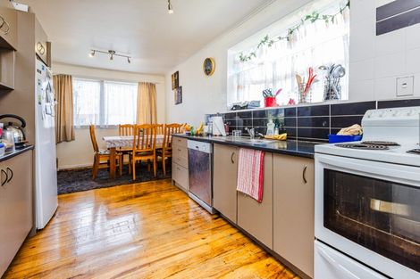 Photo of property in 16 Belgrave Place, Papakura, 2110