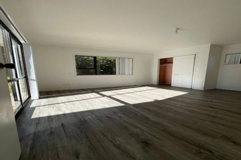 Photo of property in 28 Claverdon Drive, Massey, Auckland, 0614