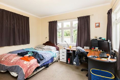 Photo of property in 46 Featherston Street, Takaro, Palmerston North, 4412
