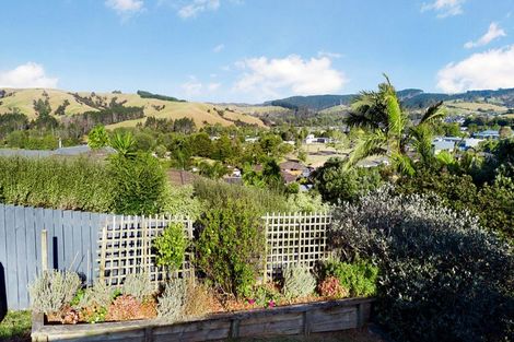 Photo of property in 32 Te Kauri Place, Helensville, 0800