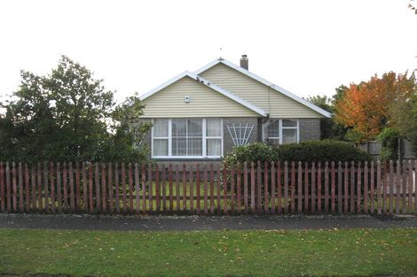 Photo of property in 26 Lambeth Crescent, Northcote, Christchurch, 8052