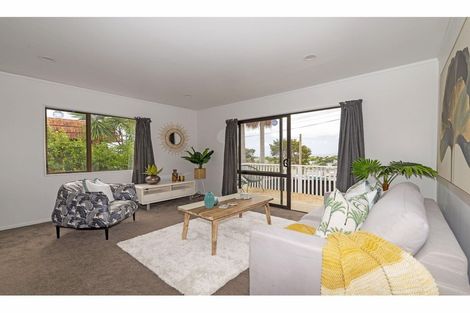 Photo of property in 1/111 Lincoln Park Avenue, Massey, Auckland, 0614
