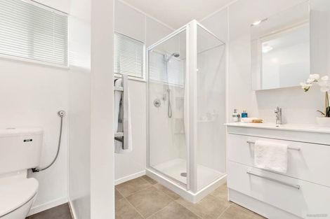 Photo of property in 1/49 Manhattan Heights, Glendene, Auckland, 0602