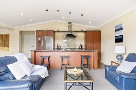 Photo of property in 2/17 Tremaine Avenue, Two Mile Bay, Taupo, 3330