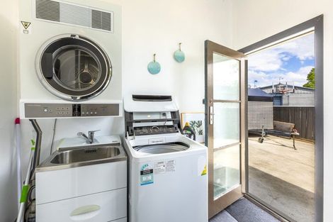 Photo of property in 5 Valerie Street, Clive, 4102