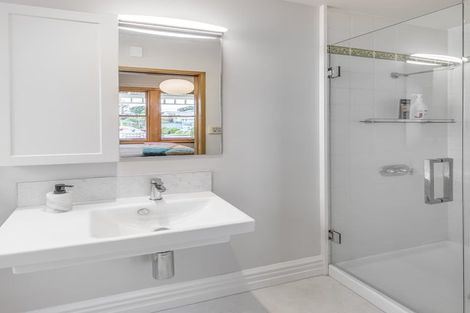 Photo of property in 16 Farm Road, Northland, Wellington, 6012