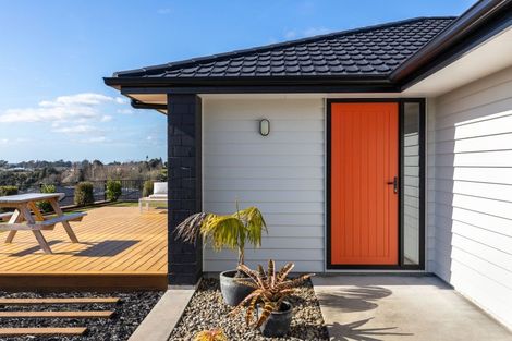 Photo of property in 3 Aheahea Way, Hurworth, New Plymouth, 4310