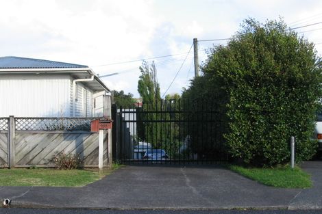 Photo of property in 1/16 Sylvan Crescent, Te Atatu South, Auckland, 0610