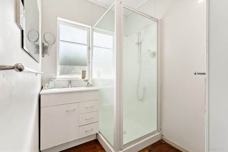 Photo of property in 30 Kereru Street, Henderson, Auckland, 0612