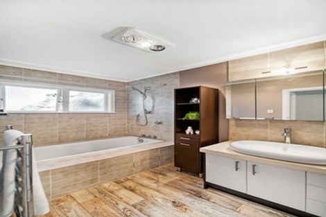 Photo of property in 1/16 Roseburn Place, Pakuranga, Auckland, 2010