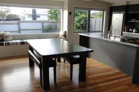 Photo of property in 10 Donnelly Street, Oakura, 4314