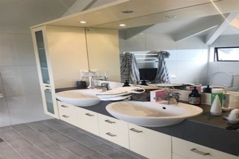 Photo of property in 60 Derbyshire Lane, Karaka, Papakura, 2580