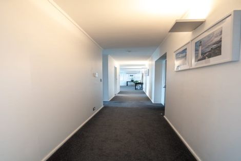 Photo of property in 11 Sovereign Point, Kaiwharawhara, Wellington, 6035