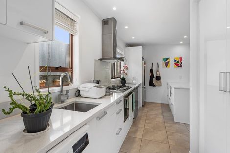 Photo of property in 3/100 Royal Road, Massey, Auckland, 0614