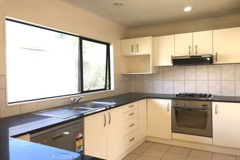 Photo of property in 19 Springside Place, New Lynn, Auckland, 0600