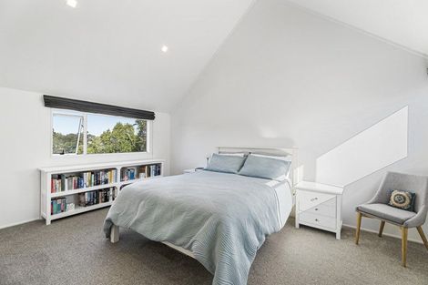 Photo of property in 2/1 Valley Road, Northcote, Auckland, 0626