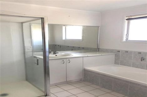 Photo of property in 37 Advene Road, Cockle Bay, Auckland, 2014