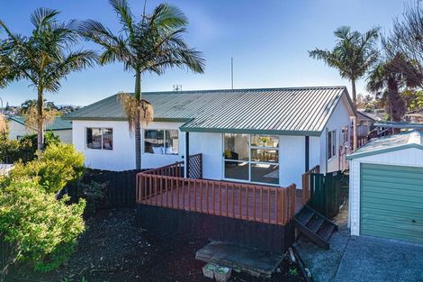 Photo of property in 2/8 Anglers Way, Wattle Downs, Auckland, 2102