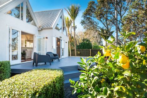 Photo of property in 2/68 Norwood Road, Bayswater, Auckland, 0622