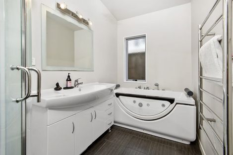 Photo of property in 4a Barberton Terrace, Red Hill, Papakura, 2110