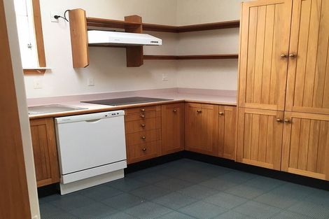 Photo of property in 82 Oriental Parade, Oriental Bay, Wellington, 6011