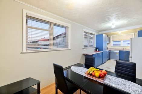 Photo of property in 82 Kelman Road, Kelston, Auckland, 0602