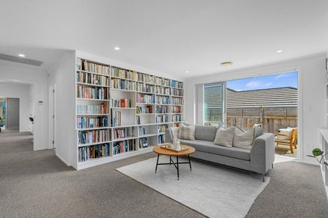 Photo of property in 21 Eric Farley Drive, Kumeu, 0810