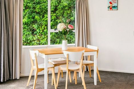 Photo of property in 5 Erskine Close, Island Bay, Wellington, 6023