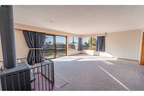 Photo of property in 12 Timaru Road, Waimate, 7924