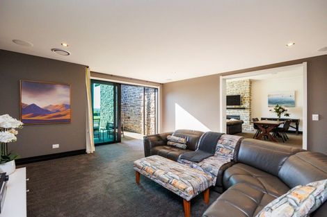 Photo of property in 21 The Strand, Fitzherbert, Palmerston North, 4410