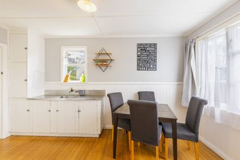 Photo of property in 16 Great North Road, Waipawa, 4210